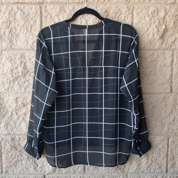 Old Navy Grid Print Button Up Blouse - Picture 4 of 6